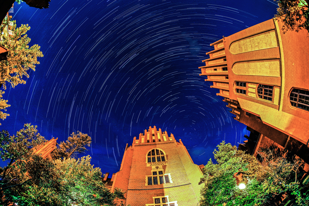 Zdjęcie Collegium Maius nocą
