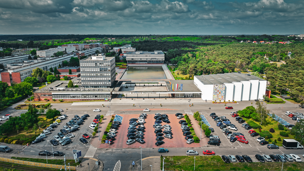 Widok z lotu ptaka na kampus UMK