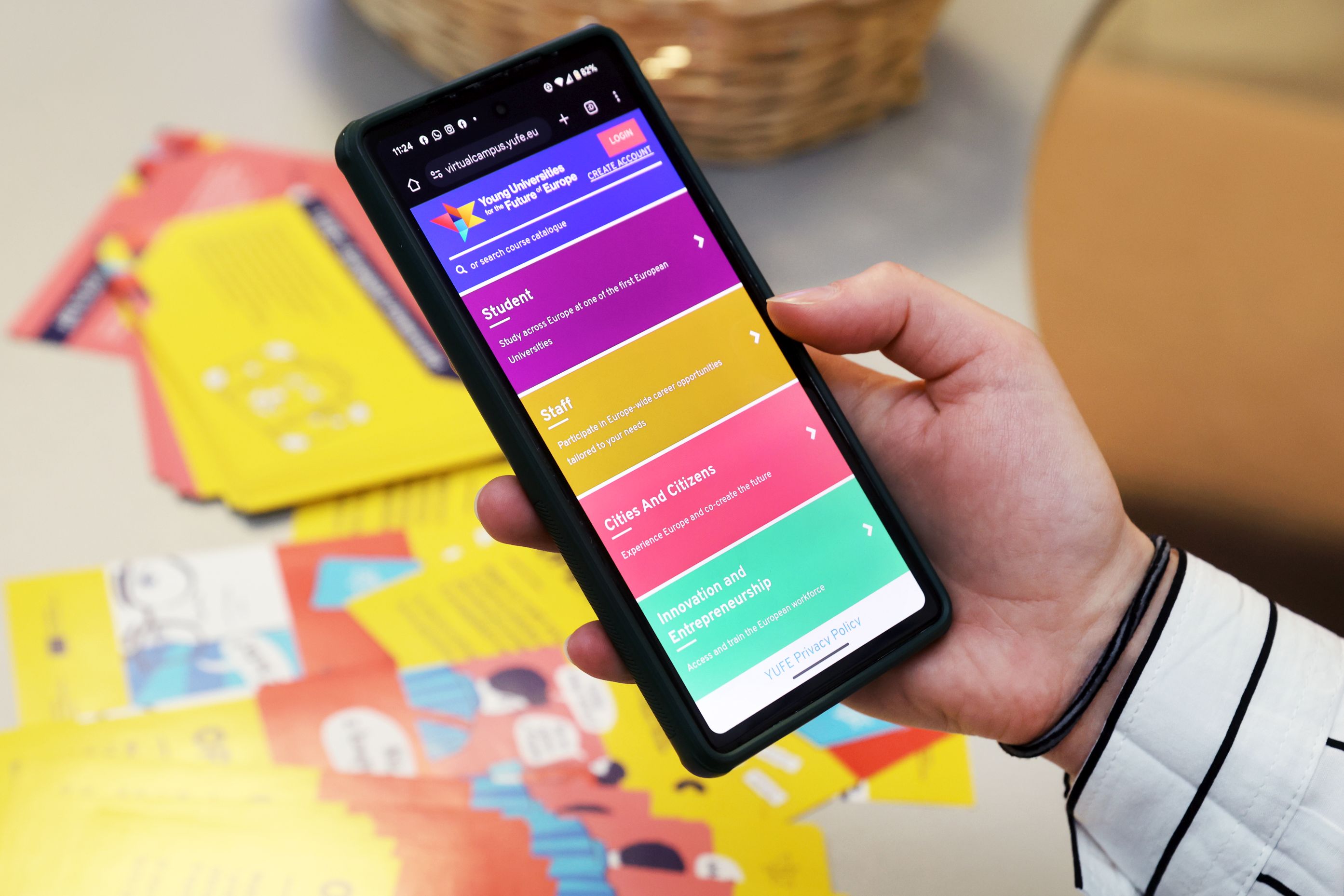 Smartfon z otwartą stroną YUFE