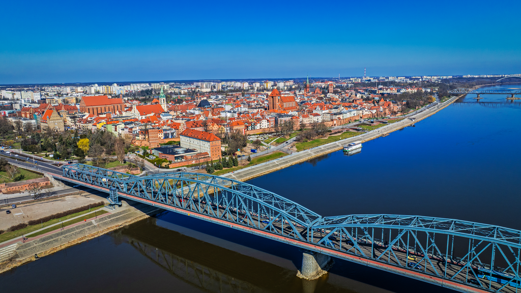 a panoramic picture of Toruń in the summer