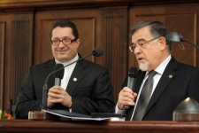 Ks. Piotr Roszak oraz konsul honorowy RP w Pampelunie, Angel Tellechea Goyena 