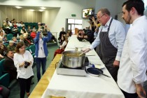 Obiad prezydencko-rektorski na Toruńskim Festiwalu Smaków (1.04.2017, Centrum Targowe  [fot. Andrzej Romański]