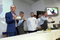 Obiad prezydencko-rektorski na Toruńskim Festiwalu Smaków (1.04.2017, Centrum Targowe  [fot. Andrzej Romański]