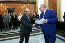 Uroczyste wręczenie nagród za stypendia naukowe i osiągnięcia (Collegium Maximum UMK, 29.09.2017) [fot. Andrzej Romański]
