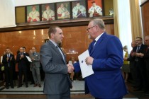 Uroczyste wręczenie nagród za stypendia naukowe i osiągnięcia (Collegium Maximum UMK, 29.09.2017) [fot. Andrzej Romański]