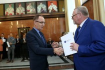 Uroczyste wręczenie nagród za stypendia naukowe i osiągnięcia (Collegium Maximum UMK, 29.09.2017) [fot. Andrzej Romański]
