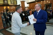 Uroczyste wręczenie nagród za stypendia naukowe i osiągnięcia (Collegium Maximum UMK, 29.09.2017) [fot. Andrzej Romański]