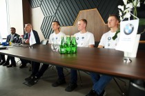 Konferencja prasowa nt udziału wioślarzy AZS UMK w regatach wioślarskich w Bostonie (salon BMW w Bydgoszczy, 5.10.2018) [fot. Andrzej Romański]