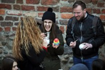 Spotkanie wielkanocne studentów programu Erasmus w ruinach zamku krzyżackiego (12.04.2019) [fot. Andrzej Romański]