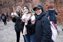 Spotkanie wielkanocne studentów programu Erasmus w ruinach zamku krzyżackiego (12.04.2019) [fot. Andrzej Romański]