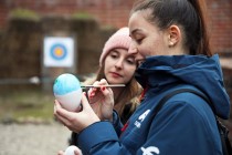 Spotkanie wielkanocne studentów programu Erasmus w ruinach zamku krzyżackiego (12.04.2019) [fot. Andrzej Romański]