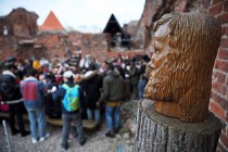 Spotkanie wielkanocne studentów programu Erasmus w ruinach zamku krzyżackiego (12.04.2019) [fot. Andrzej Romański]