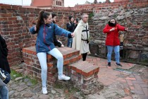 Spotkanie wielkanocne studentów programu Erasmus w ruinach zamku krzyżackiego (12.04.2019) [fot. Andrzej Romański]