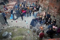 Spotkanie wielkanocne studentów programu Erasmus w ruinach zamku krzyżackiego (12.04.2019) [fot. Andrzej Romański]