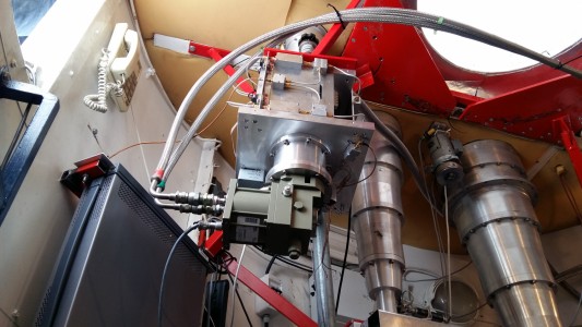 Systemy odbiorcze na 32 m radioteleskopie RT 4, od lewej: odbiorniki na pasma X, C2, C1. [fot. dr Paweł Wolak]