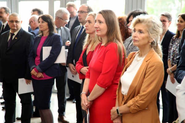 Uroczystość wręczenia awansów profesorskich w foyer Auli UMK (25.09.2019) [fot. Andrzej Romański]