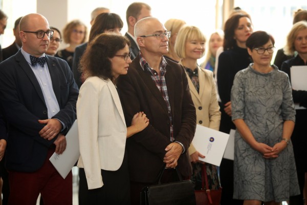 Uroczystość wręczenia awansów profesorskich w foyer Auli UMK (25.09.2019) [fot. Andrzej Romański]