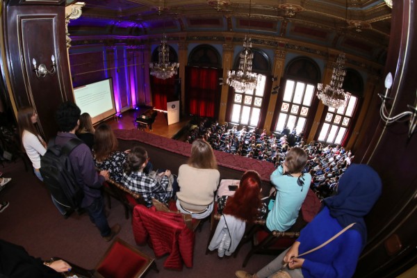 Wykład rektorski, prof. Oded Galor (Centrum Kultury Dwór Artusa, 17.10.2019) [fot. Andrzej Romański]