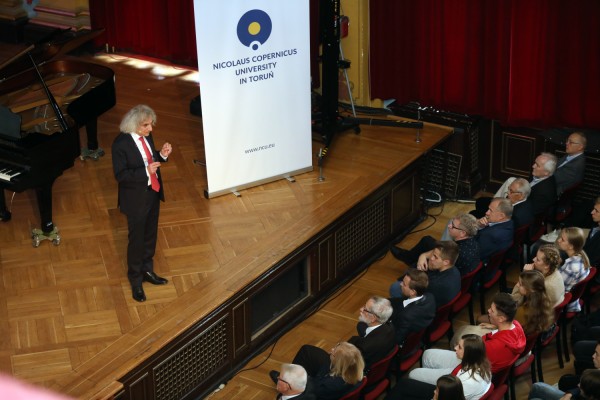 Wykład rektorski, prof. Oded Galor (Centrum Kultury Dwór Artusa, 17.10.2019) [fot. Andrzej Romański]