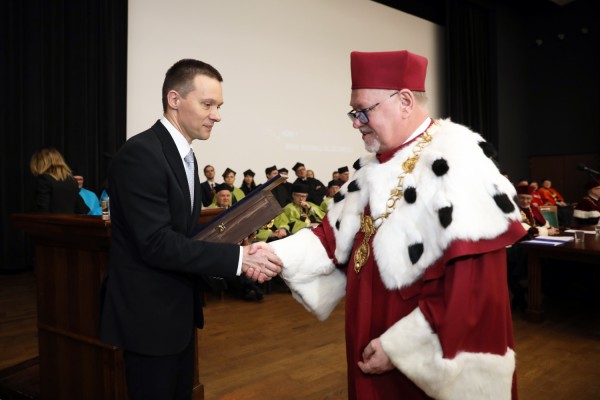 Święto Uniwersytetu - honorowi profesorowie i ambasadorowie UMK (Aula UMK, 19.02.2020) [fot. Andrzej Romański]