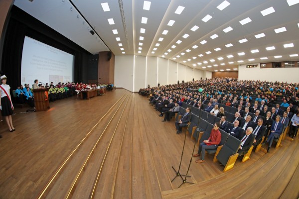 Święto Uniwersytetu - pierwszy laureat nagrody „Ratio et Spes” prof. Tomaso Poggio (Aula UMK, 19.02.2020) [fot. Andrzej Romański]