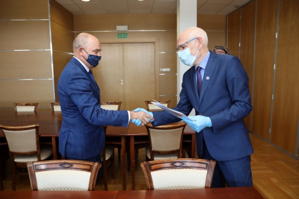 Ekipa rektorska 2020-2024 - wręczenie nominacji (rektorat, 30.04.2020) [fot. Andrzej Romański]