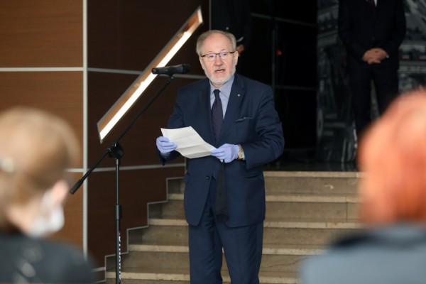 Uroczystości pogrzebowe prof. Mariana Filara (Aula UMK, 5.06.2020) [fot. Andrzej Romański]