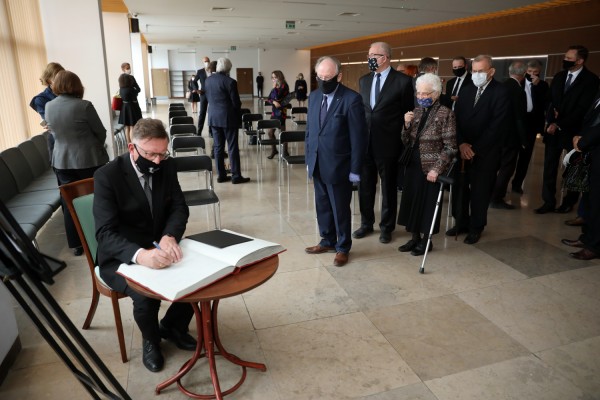 Uroczystości pogrzebowe prof. Mariana Filara (Aula UMK, 5.06.2020) [fot. Andrzej Romański]