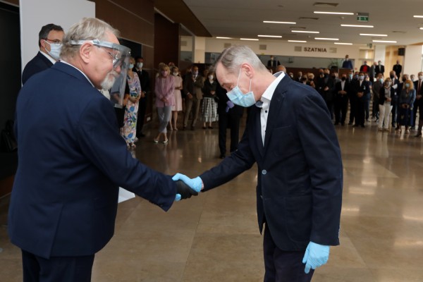 Nagrody dla pracowników naukowych (Aula UMK, 24.06.2020) [fot. Andrzej Romański]