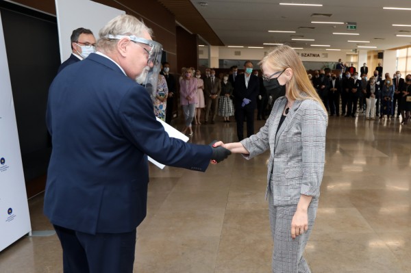 Nagrody dla pracowników naukowych (Aula UMK, 24.06.2020) [fot. Andrzej Romański]