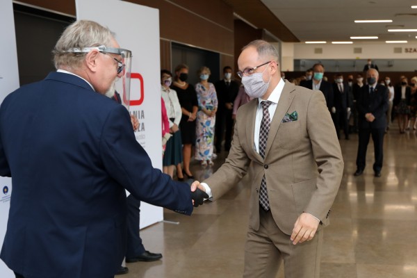 Nagrody dla pracowników naukowych (Aula UMK, 24.06.2020) [fot. Andrzej Romański]