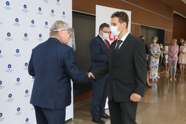 Nagrody dla pracowników naukowych (Aula UMK, 24.06.2020) [fot. Andrzej Romański]