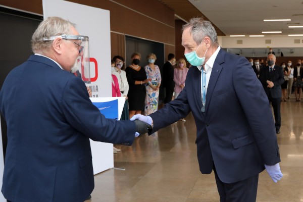 Nagrody dla pracowników naukowych (Aula UMK, 24.06.2020) [fot. Andrzej Romański]