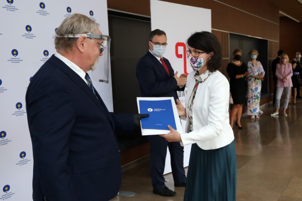 Nagrody dla pracowników naukowych (Aula UMK, 24.06.2020) [fot. Andrzej Romański]