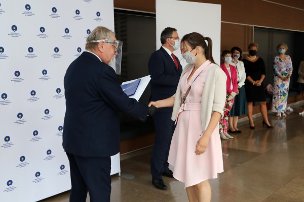 Nagrody dla pracowników naukowych (Aula UMK, 24.06.2020) [fot. Andrzej Romański]