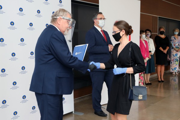 Nagrody dla pracowników naukowych (Aula UMK, 24.06.2020) [fot. Andrzej Romański]