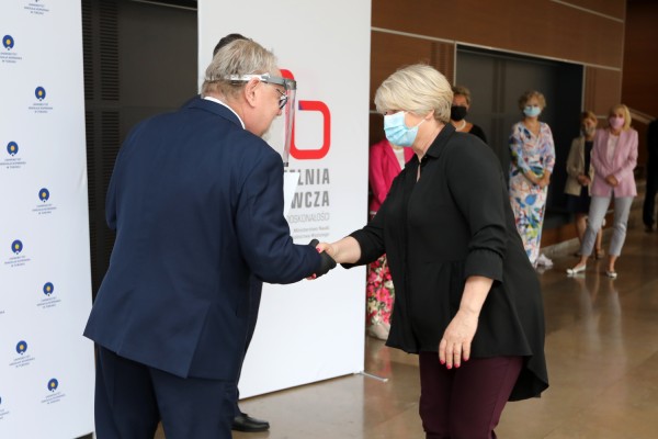 Nagrody dla pracowników naukowych (Aula UMK, 24.06.2020) [fot. Andrzej Romański]