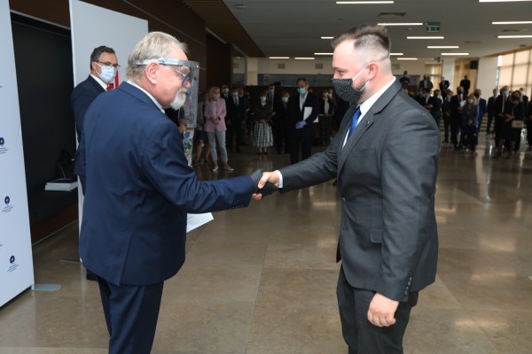 Nagrody dla pracowników naukowych (Aula UMK, 24.06.2020) [fot. Andrzej Romański]