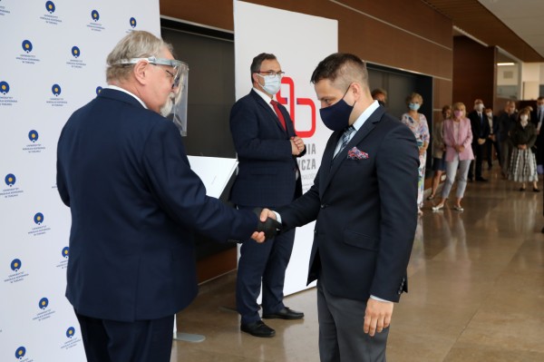 Nagrody dla pracowników naukowych (Aula UMK, 24.06.2020) [fot. Andrzej Romański]