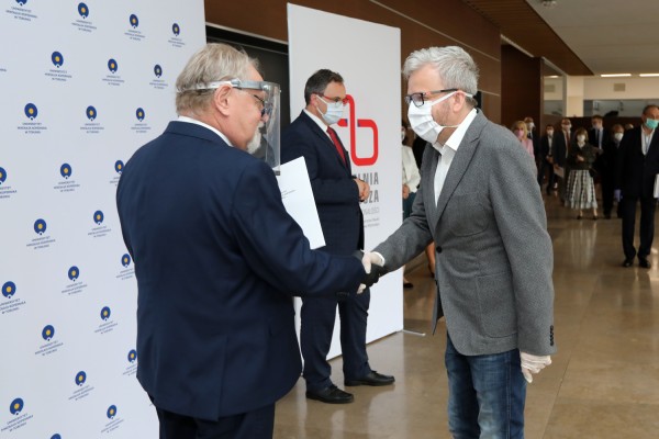 Nagrody dla pracowników naukowych (Aula UMK, 24.06.2020) [fot. Andrzej Romański]