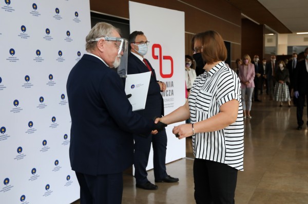 Nagrody dla pracowników naukowych (Aula UMK, 24.06.2020) [fot. Andrzej Romański]