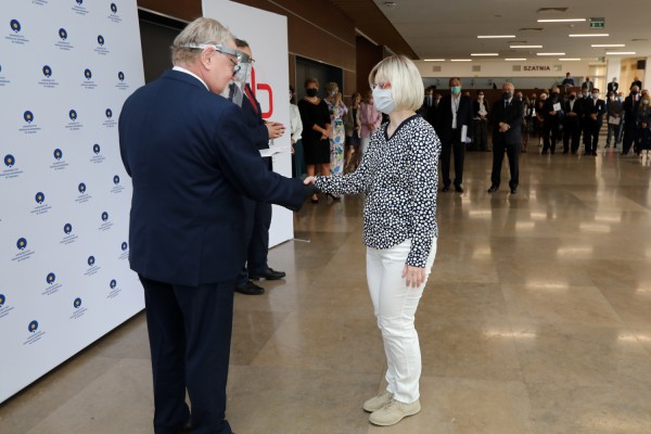 Nagrody dla pracowników naukowych (Aula UMK, 24.06.2020) [fot. Andrzej Romański]