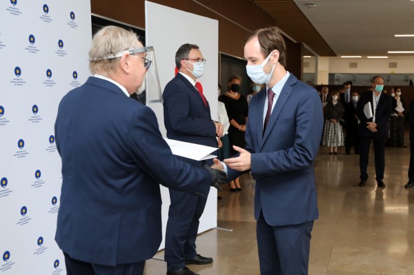 Nagrody dla pracowników naukowych (Aula UMK, 24.06.2020) [fot. Andrzej Romański]