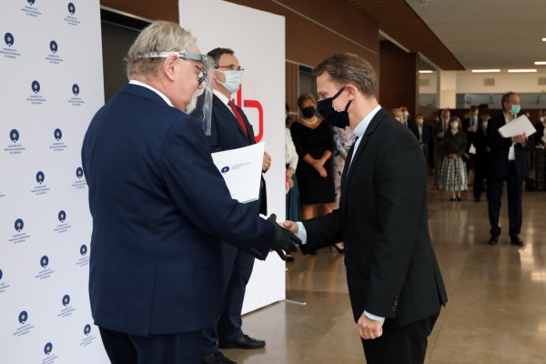 Nagrody dla pracowników naukowych (Aula UMK, 24.06.2020) [fot. Andrzej Romański]