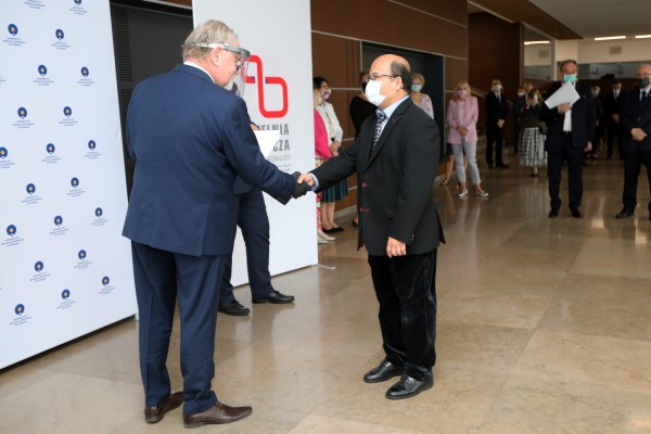 Nagrody dla pracowników naukowych (Aula UMK, 24.06.2020) [fot. Andrzej Romański]