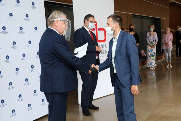 Nagrody dla pracowników naukowych (Aula UMK, 24.06.2020) [fot. Andrzej Romański]