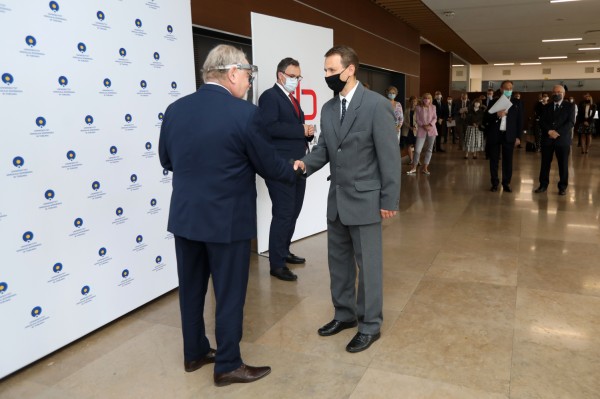 Nagrody dla pracowników naukowych (Aula UMK, 24.06.2020) [fot. Andrzej Romański]