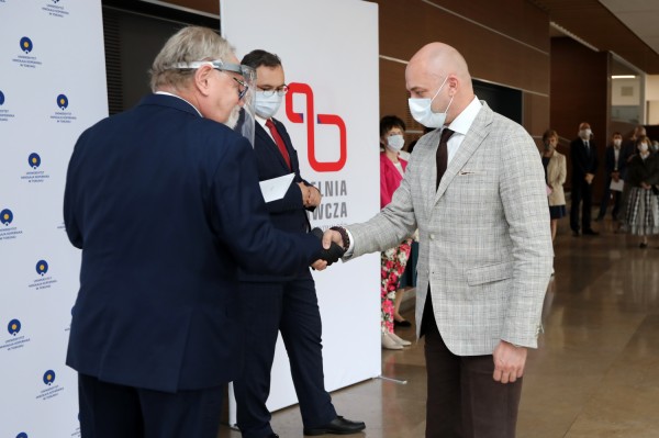 Nagrody dla pracowników naukowych (Aula UMK, 24.06.2020) [fot. Andrzej Romański]