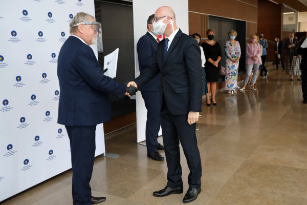 Nagrody dla pracowników naukowych (Aula UMK, 24.06.2020) [fot. Andrzej Romański]