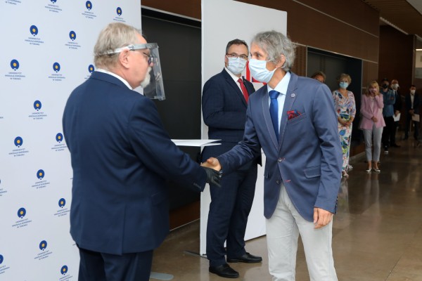 Nagrody dla pracowników naukowych (Aula UMK, 24.06.2020) [fot. Andrzej Romański]